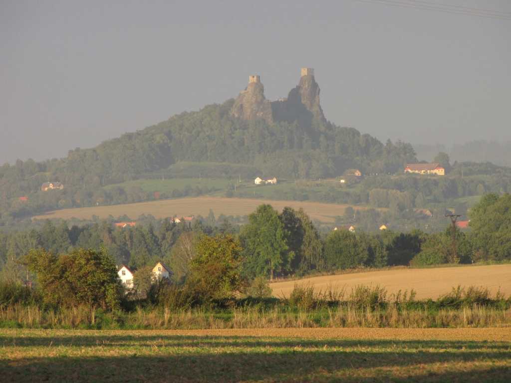 1367_Trosky_2010s.JPG