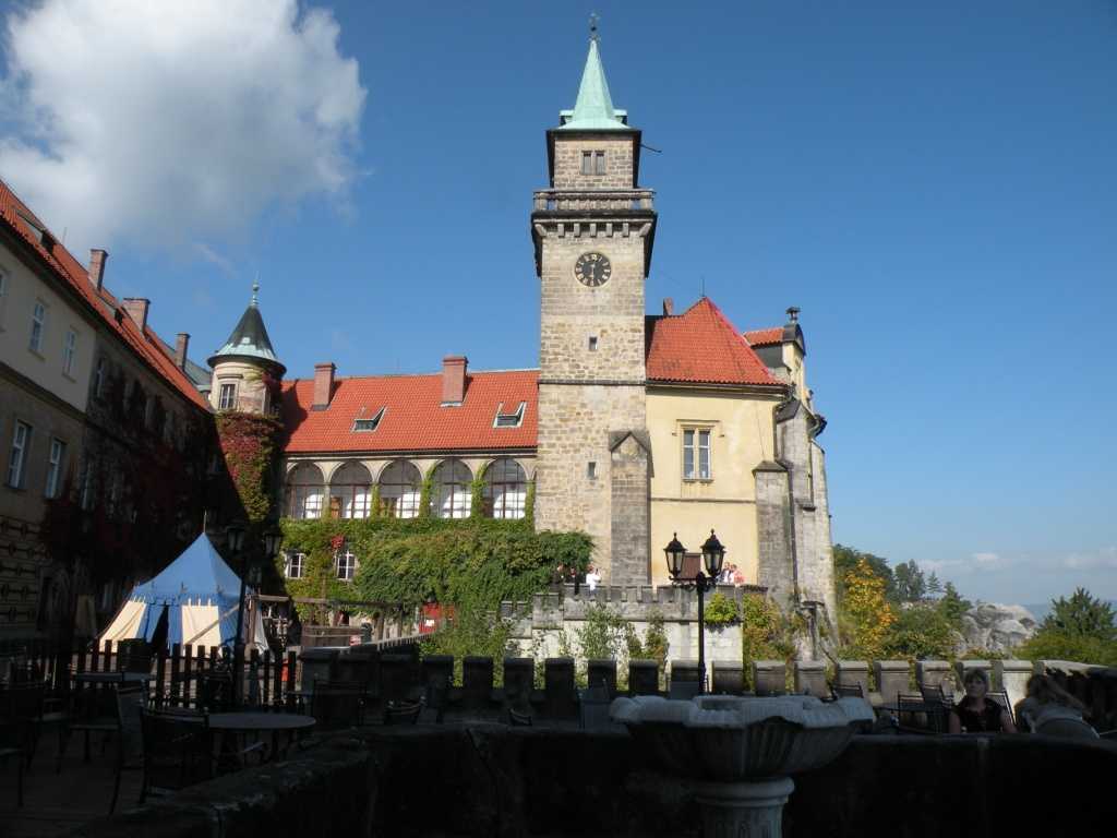 2006_Zamek Hruba Skala_2010.JPG
