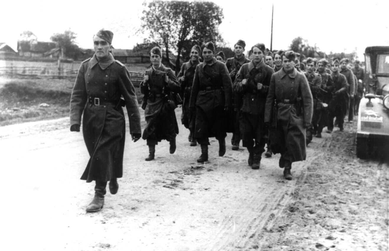Фото 4. Рота испанской Голубой дивизии на марше в р-не Орши.jpg