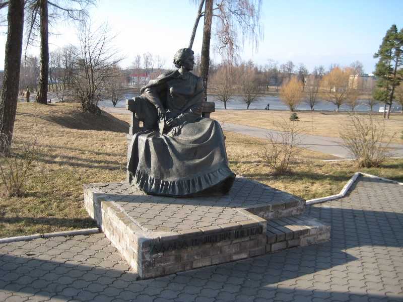 Памятник Алоизе Пашкевич.jpg