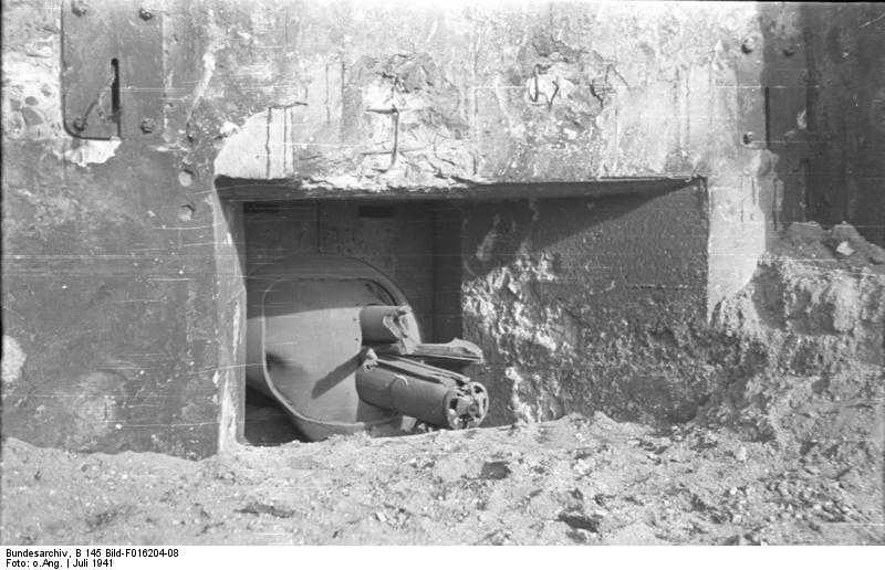 FileBundesarchiv B 145 Bild-F016204-08, Russland, Panzerwerk &#252;ber dem Dnjestr.jpg.jpg
