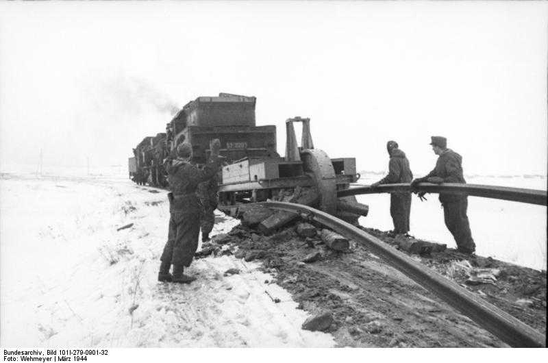 FileBundesarchiv Bild 101I-279-0901-32, Russland, Einsatz des Schienenwolf.jpg.jpg