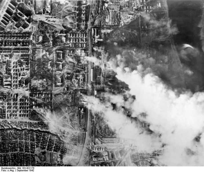 FileBundesarchiv Bild 183-B22176, Russland, Kampf um Stalingrad, Luftangriff.jpg.jpg